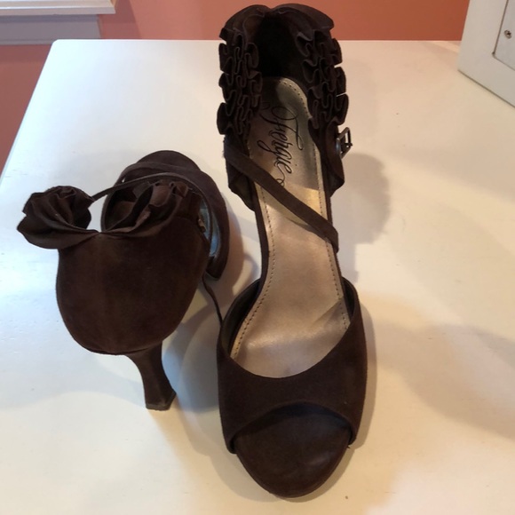 Fergie brown suede heels - Picture 1 of 3